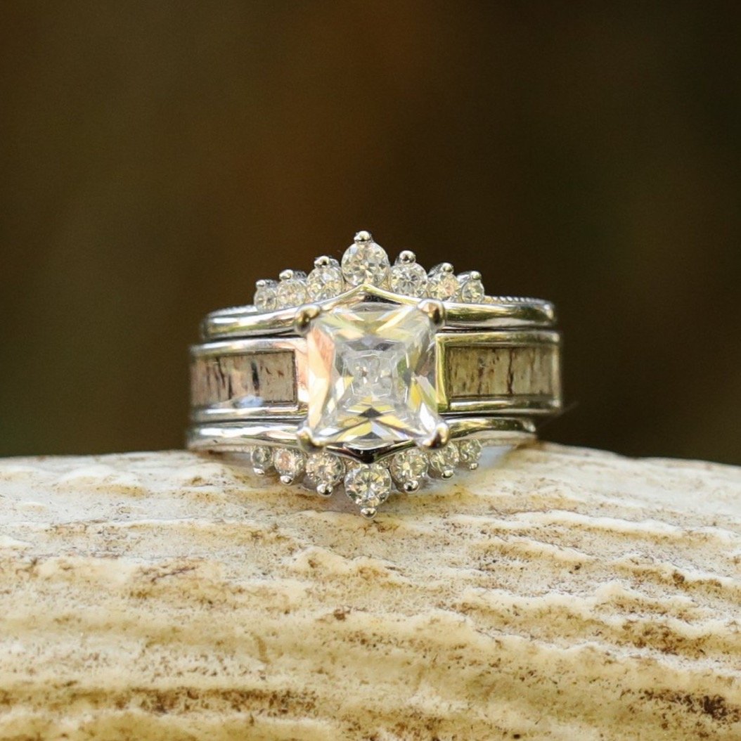 The Grand Kenai Wishbone Wedding Set