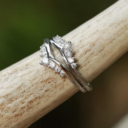 The Grand Kenai Wishbone Wedding Set